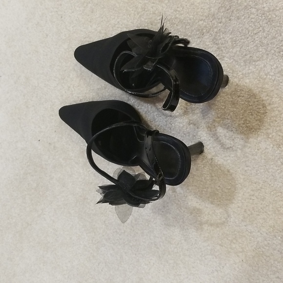 Beautiful satin Nine West dressy shoe - Picture 3 of 7